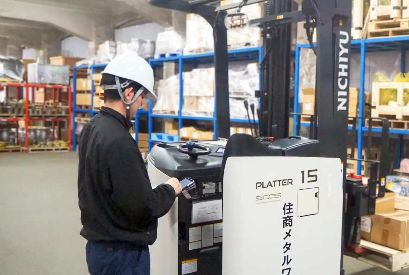 住商メタルワン鋼管株式会社の定期保全保全管理システムモニプラットを過積載チェックで使っている様子